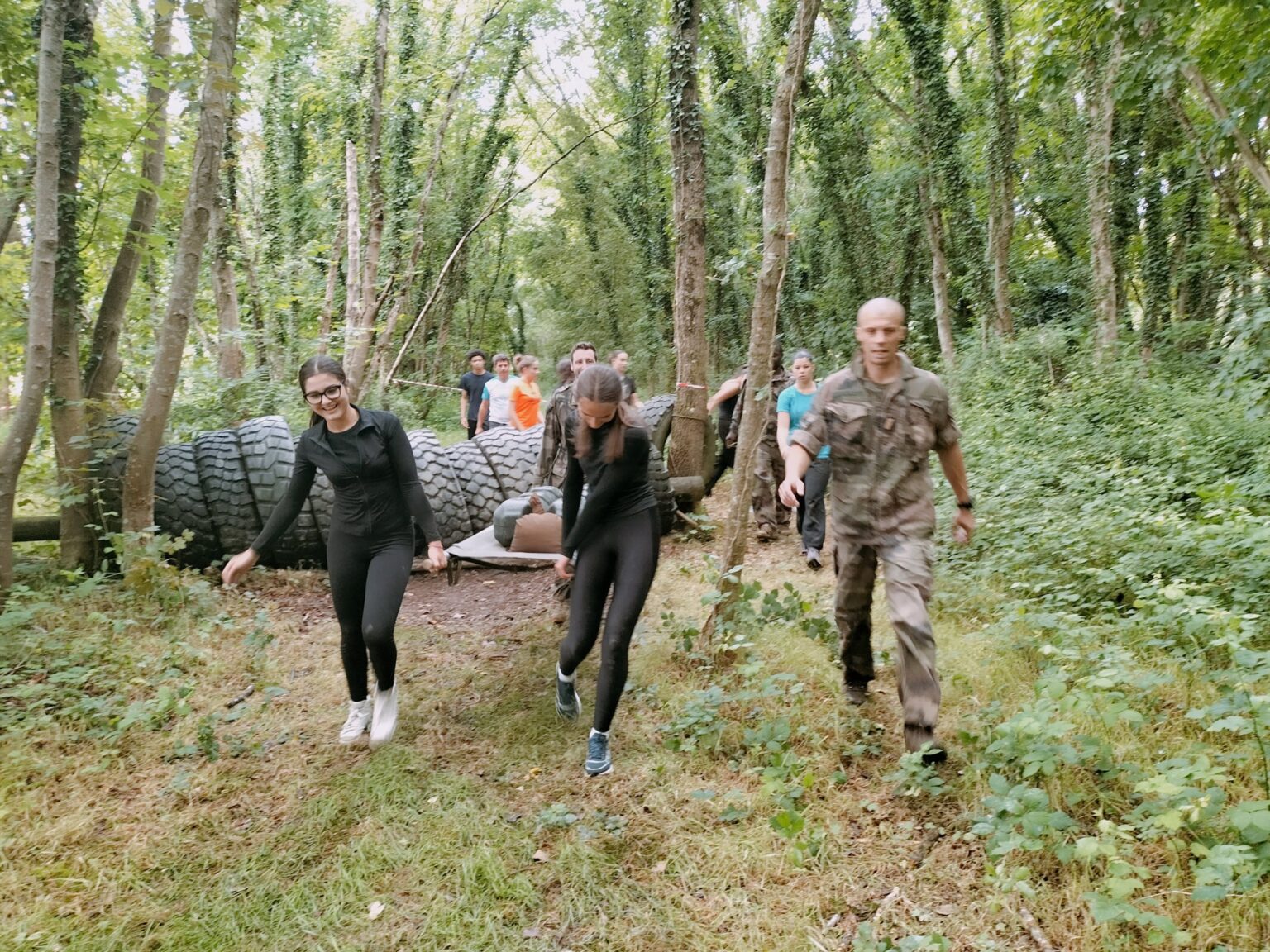 Élèves de la classe Défense sur le parcours sportif du 11e RAMA
