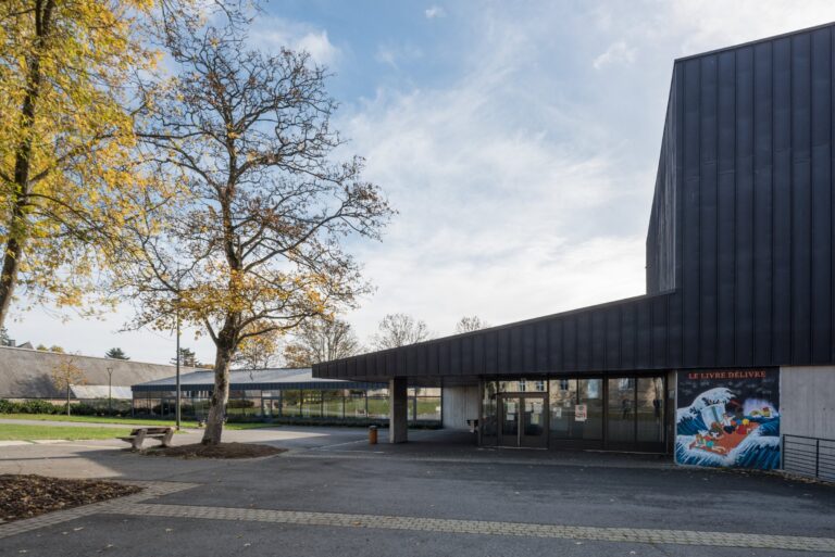 Le CDI du lycée, prolongement des bâtiments d’Yves Moignet