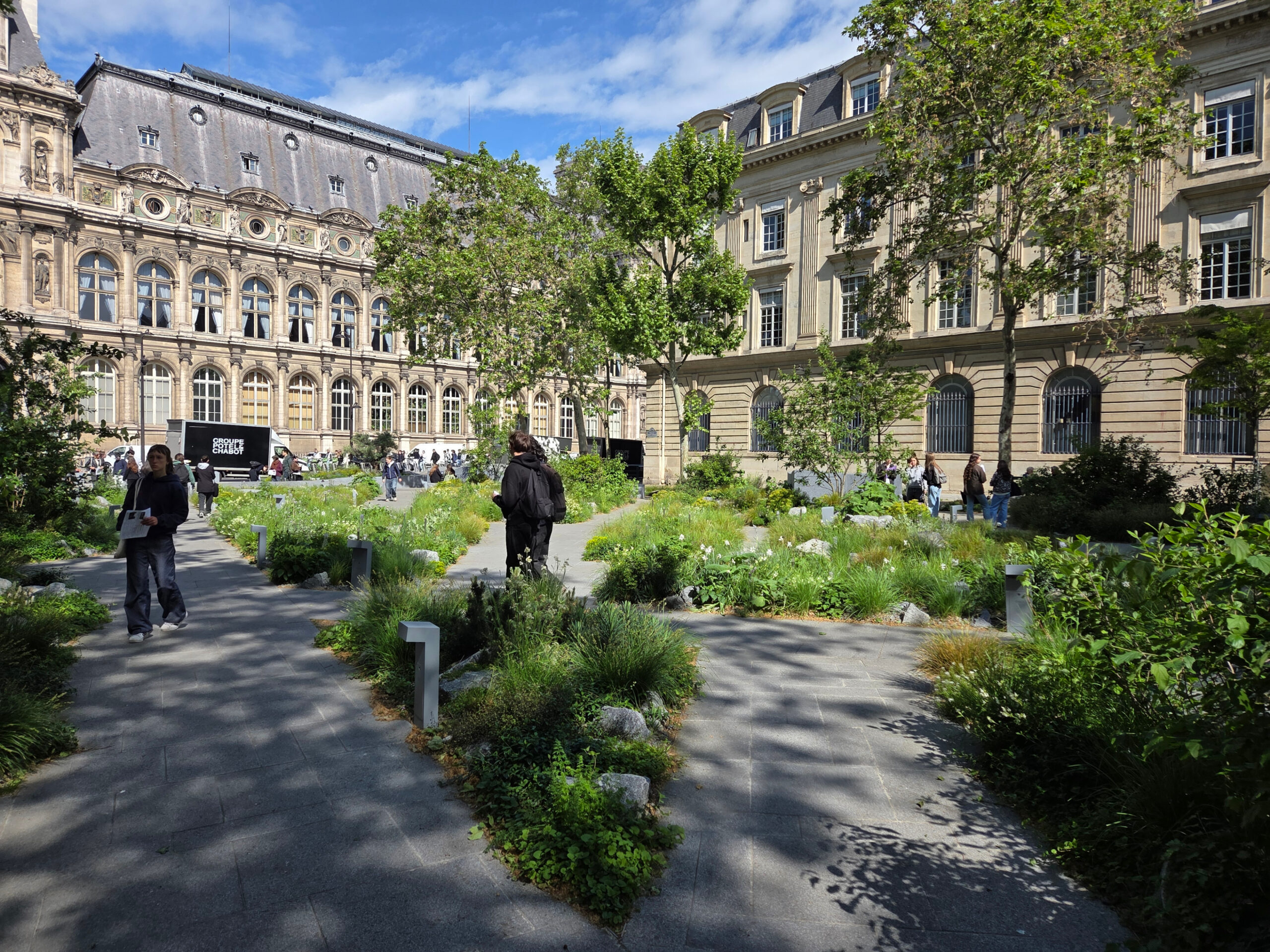 Les terminales HGGSP sur les lieux de mémoire parisiens