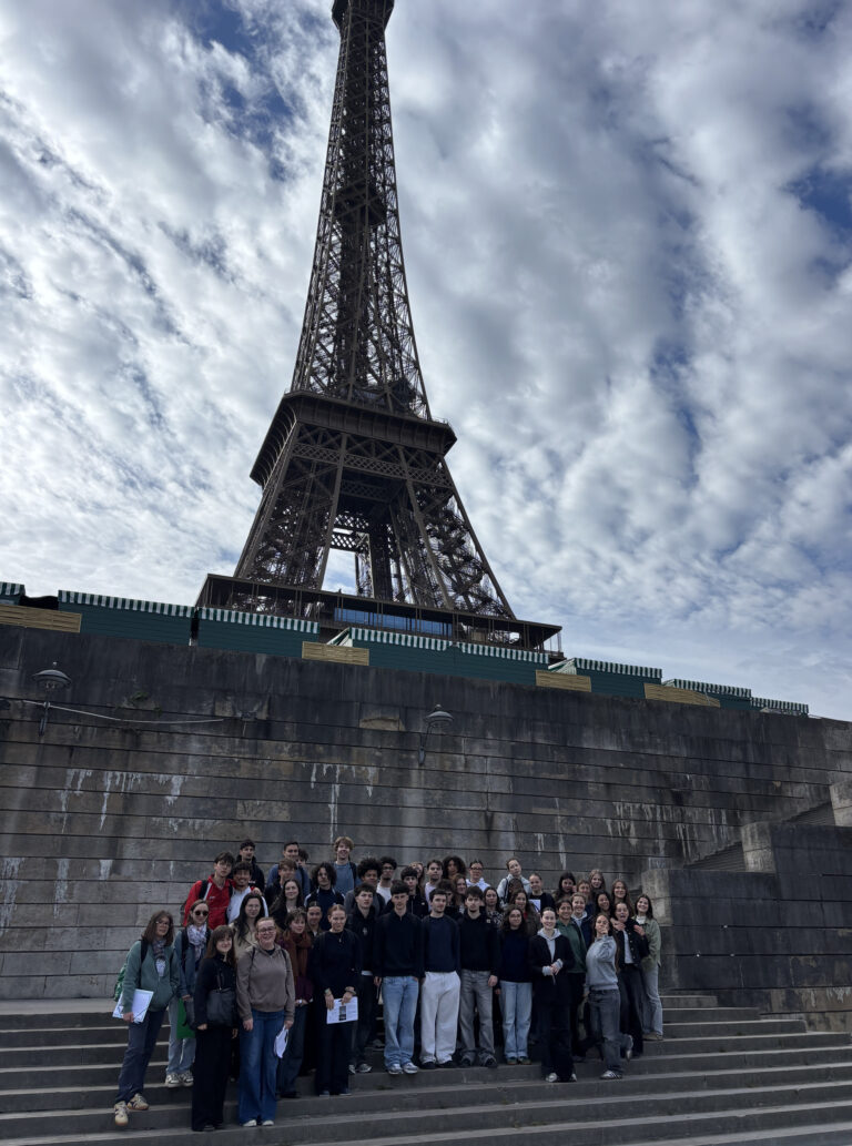 Les terminales HGGSP sur les lieux de mémoire parisiens
