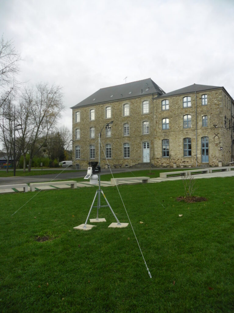 Installation d’une station météo dans le cadre de l’opération météo à l’école