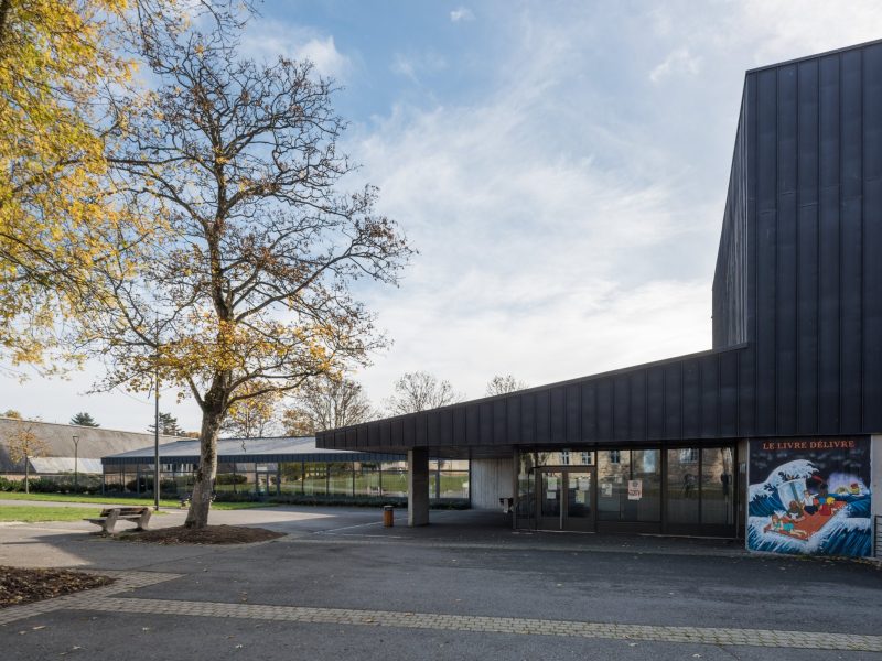 Le CDI du lycée, prolongement des bâtiments d’Yves Moignet