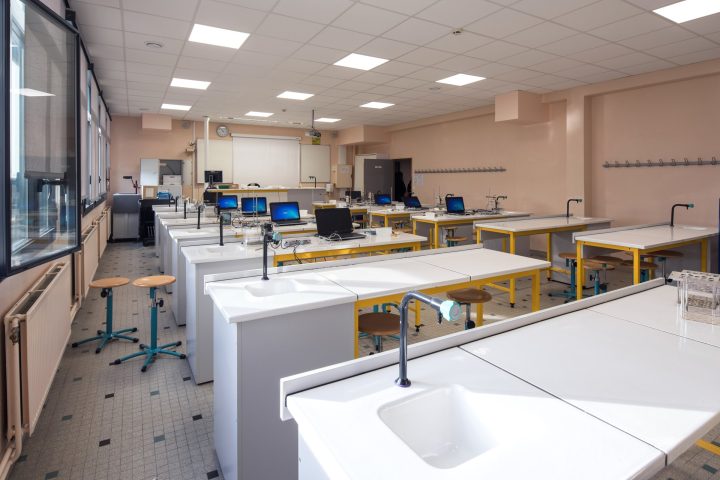 Une salle de cours du lycée